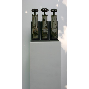 Drie wachters, in zichzelf besloten, oninneembaar (sold)